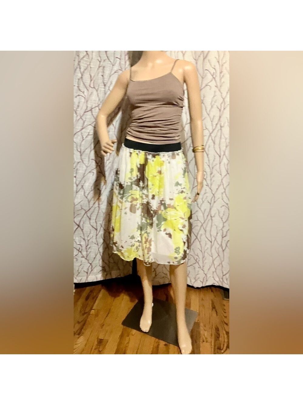 🌼Gorgeous Floral Bella Bird skirt size SM-soft flowy material w/stretch waist - Picture 3 of 6